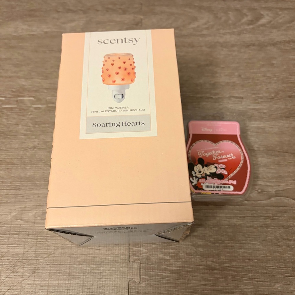 Scentsy Soaring Hearts Exclusive Valentine Mini Warmer With Bar NIB